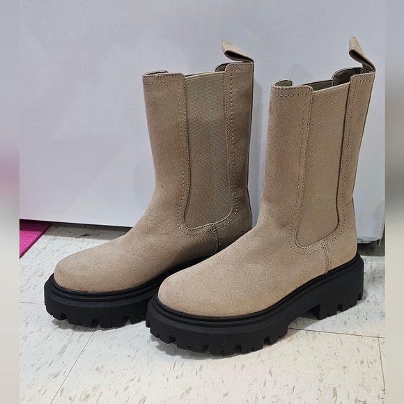 New brand H&M Beige Suede Chelsea Boots Size 6 - Picture 1 of 4